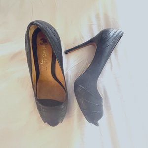 L.A.M.B. Peep toe heel size 9
